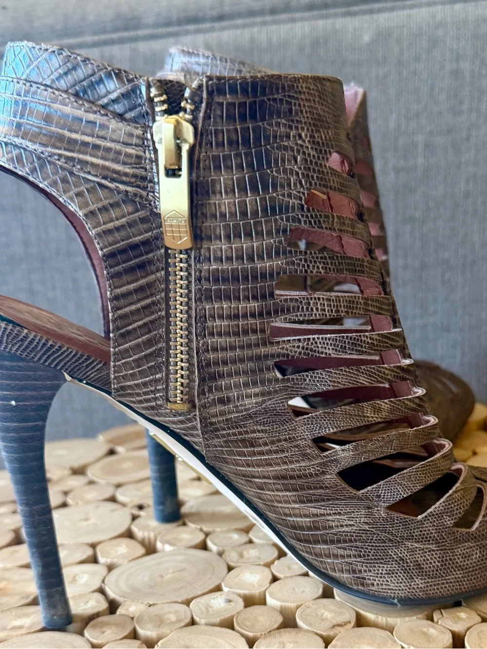 Vince Camuto Aphrodite snakeskin ankle size 7 1/2